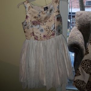 Little girl's dress
